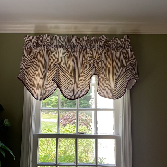 Country curtain maroon/beige stripped valance -4 curtains - Picture 4 of 4